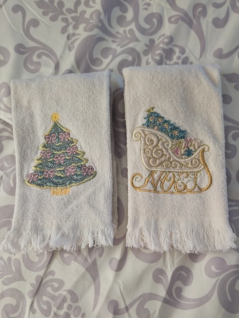 Christmas Towels <2> Finger Tip Sleigh Xmas Tree White Green Gold